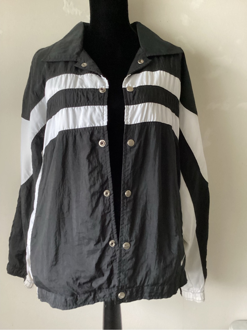 Vintage Nike Black & White men’s Lightweight Windbreaker Jacket
